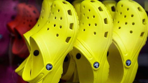 Crocs的洞洞鞋要再掀热潮？